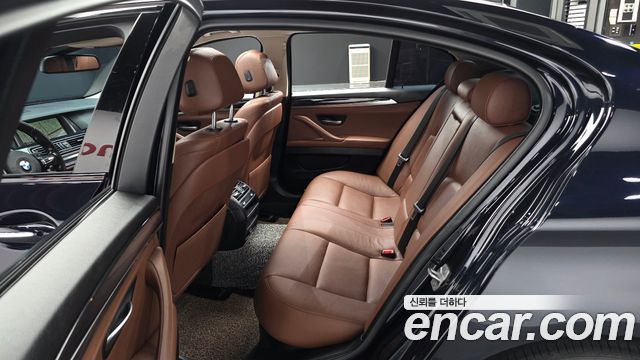 BMW 5-Series 2016 — photo 12