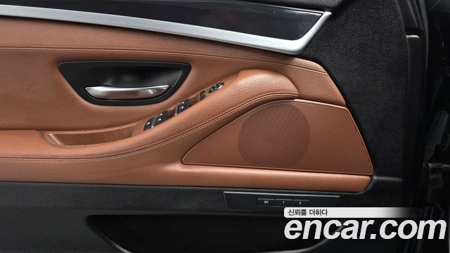 BMW 5-Series 2016 — photo 18