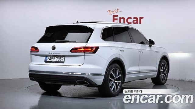 Volkswagen Touareg 2021 — photo 2