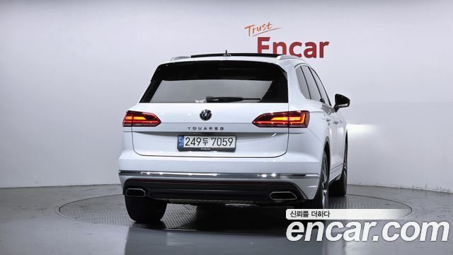Volkswagen Touareg 2021 — photo 4