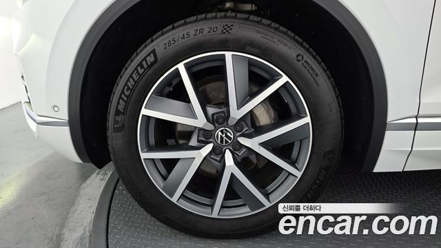 Volkswagen Touareg 2021 — photo 5