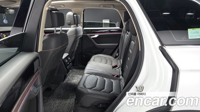 Volkswagen Touareg 2021 — photo 12