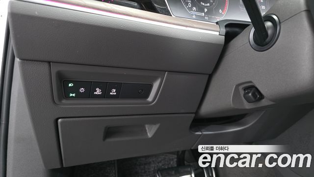 Volkswagen Touareg 2021 — photo 19