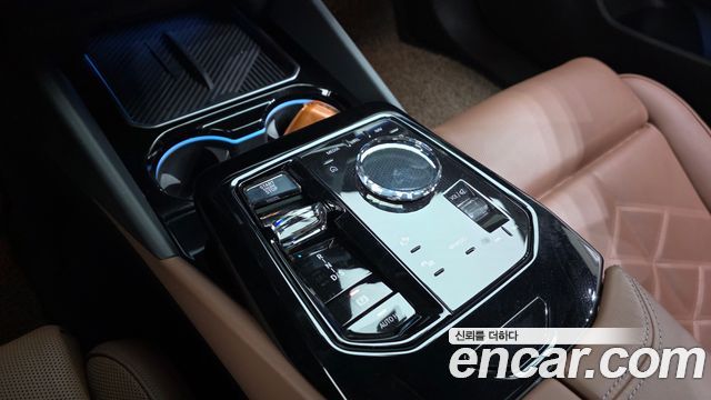 BMW 5-Series 2024 — photo 9