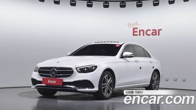 Mercedes-Benz E-Class 2022 — photo 1