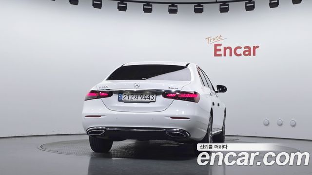Mercedes-Benz E-Class 2022 — photo 4
