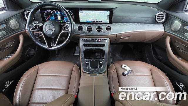 Mercedes-Benz E-Class 2022 — photo 10