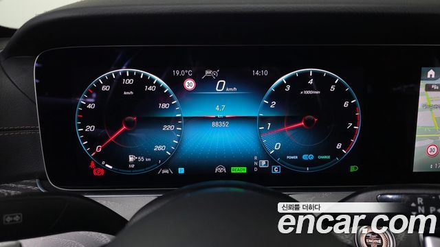 Mercedes-Benz E-Class 2022 — photo 11