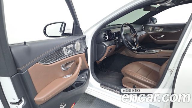 Mercedes-Benz E-Class 2022 — photo 13