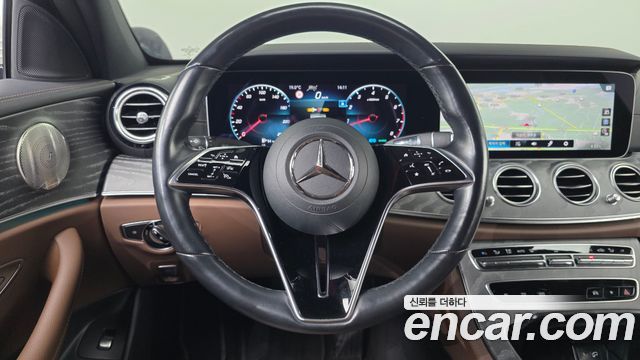 Mercedes-Benz E-Class 2022 — photo 19