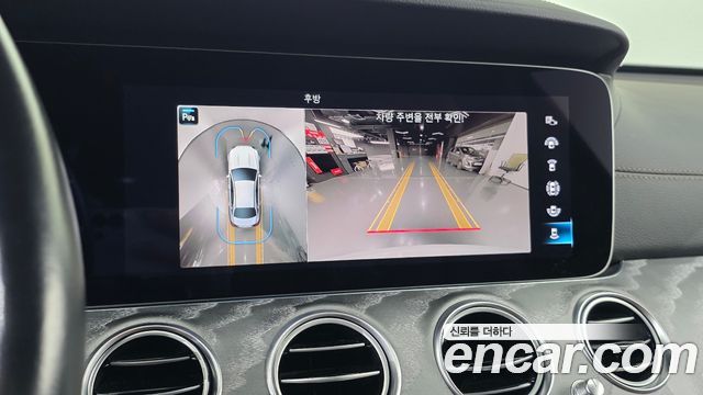 Mercedes-Benz E-Class 2022 — photo 20