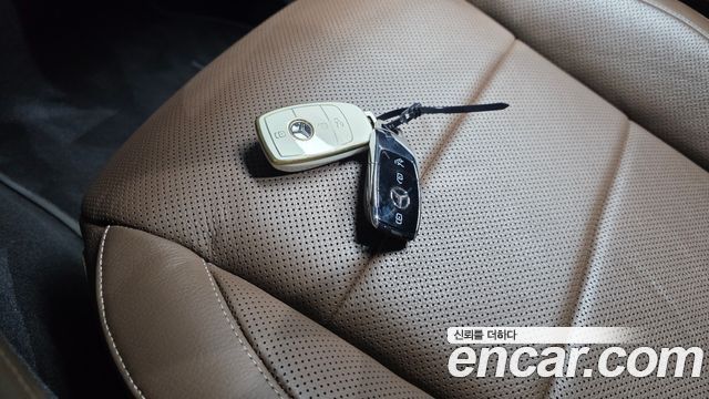 Mercedes-Benz E-Class 2022 — photo 21