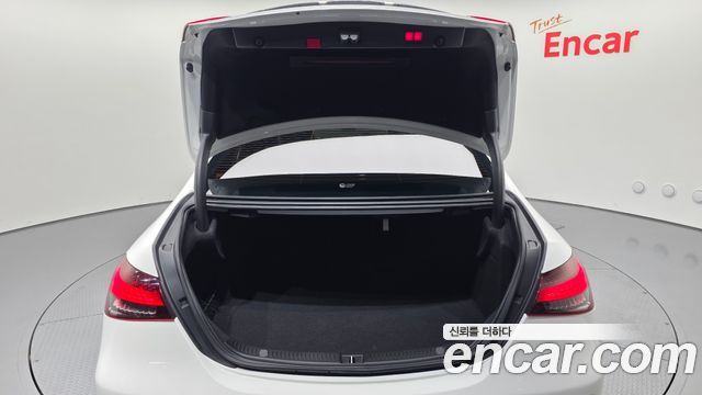 Mercedes-Benz E-Class 2022 — photo 23