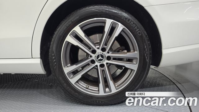 Mercedes-Benz E-Class 2022 — photo 7