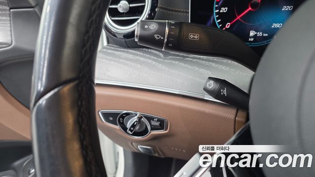 Mercedes-Benz E-Class 2022 — photo 27