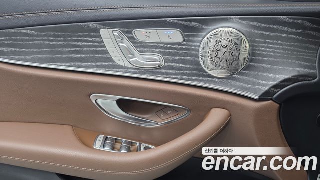 Mercedes-Benz E-Class 2022 — photo 28
