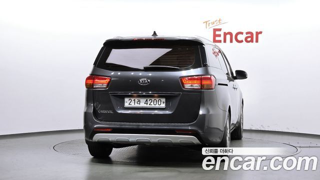 Kia Canival 2018 — photo 4
