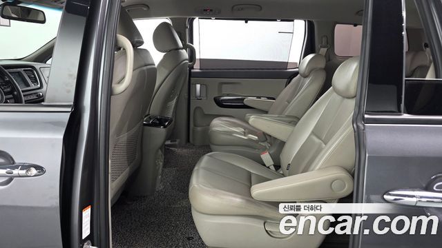 Kia Canival 2018 — photo 11