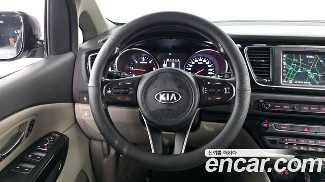 Kia Canival 2018 — photo 12