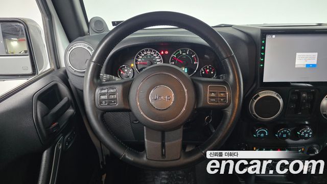 Jeep Wrangler 2012 — photo 13