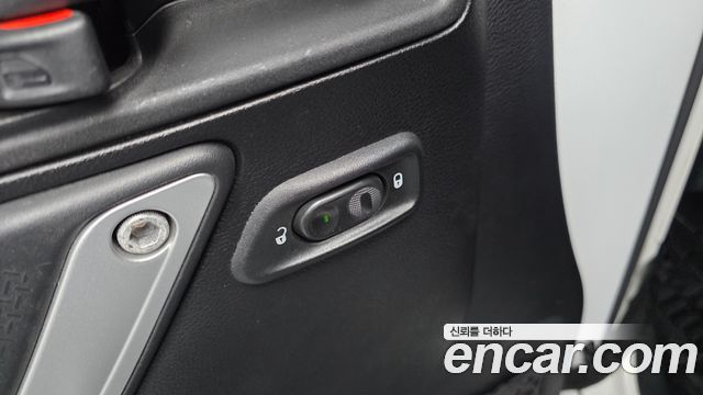Jeep Wrangler 2012 — photo 14