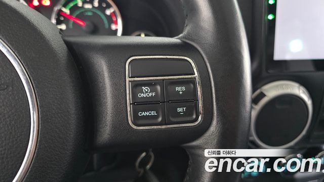 Jeep Wrangler 2012 — photo 17