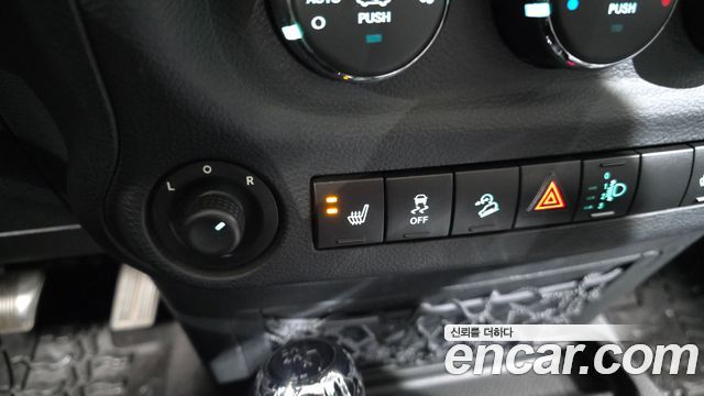 Jeep Wrangler 2012 — photo 18