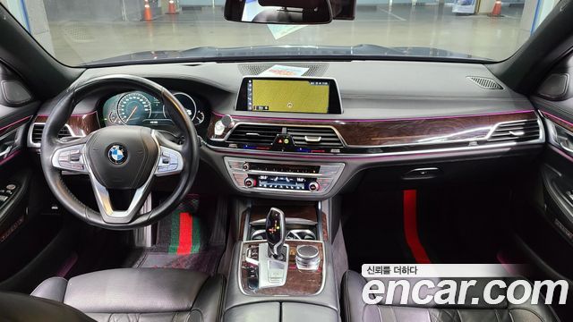 BMW 7-Series 2016 — photo 10
