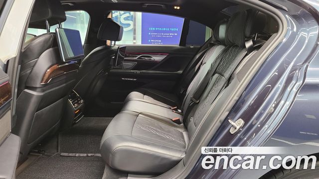 BMW 7-Series 2016 — photo 16
