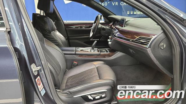 BMW 7-Series 2016 — photo 17