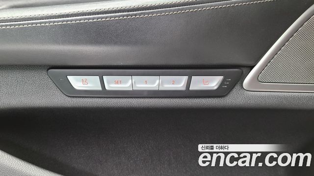 BMW 7-Series 2016 — photo 20