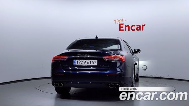 Maserati Quattroporte 2018 — photo 4