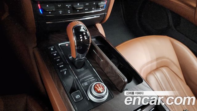Maserati Quattroporte 2018 — photo 9
