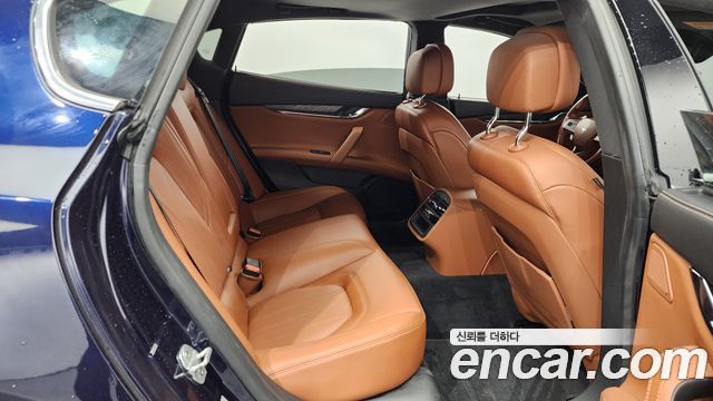 Maserati Quattroporte 2018 — photo 12