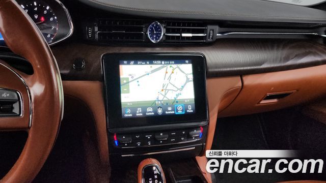 Maserati Quattroporte 2018 — photo 14