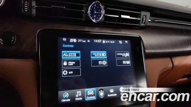 Maserati Quattroporte 2018 — photo 16