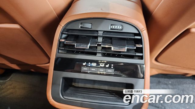 Maserati Quattroporte 2018 — photo 19