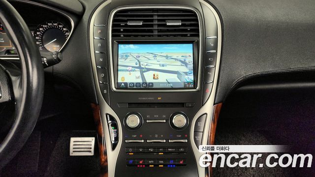 Lincoln MKX 2016 — photo 14