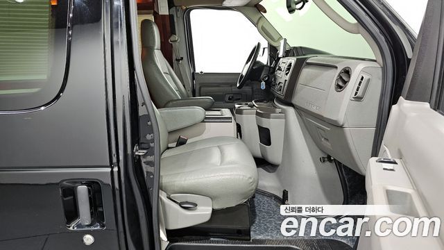 Ford E-Series 2012 — photo 11