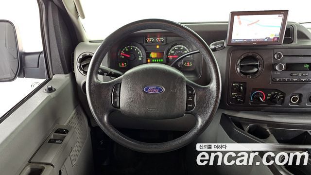 Ford E-Series 2012 — photo 13