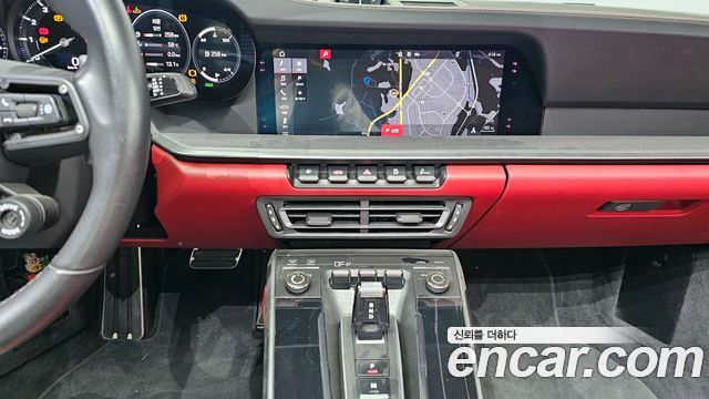 Porsche 911 2020 — photo 14