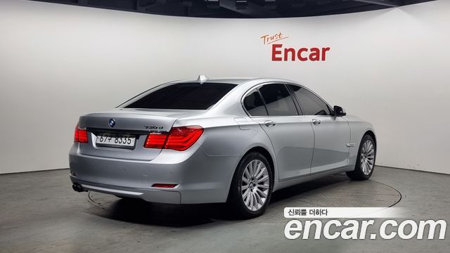 BMW 7-Series 2011 — photo 2