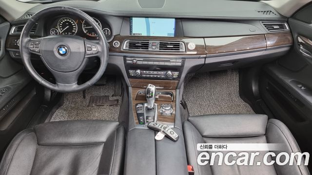 BMW 7-Series 2011 — photo 7