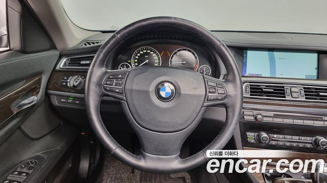 BMW 7-Series 2011 — photo 15