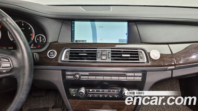 BMW 7-Series 2011 — photo 16
