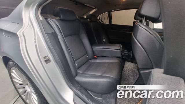 BMW 7-Series 2011 — photo 19