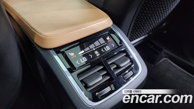 Volvo XC90 2017 — photo 18