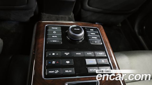 Hyundai Equus 2013 — photo 18