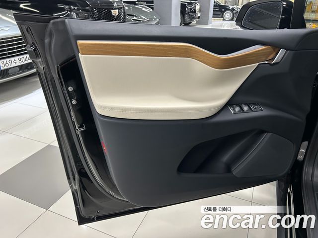 Tesla Model X 2020 — photo 7