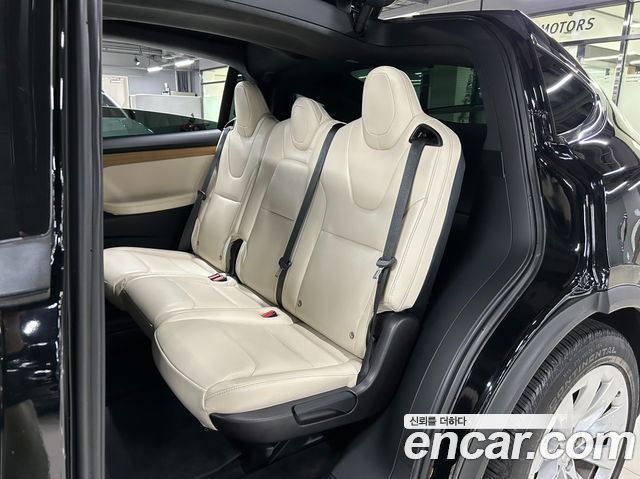 Tesla Model X 2020 — photo 12